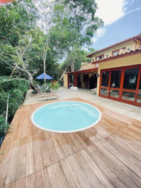 Casa ampla em condomínio fechado com área de lazer completa